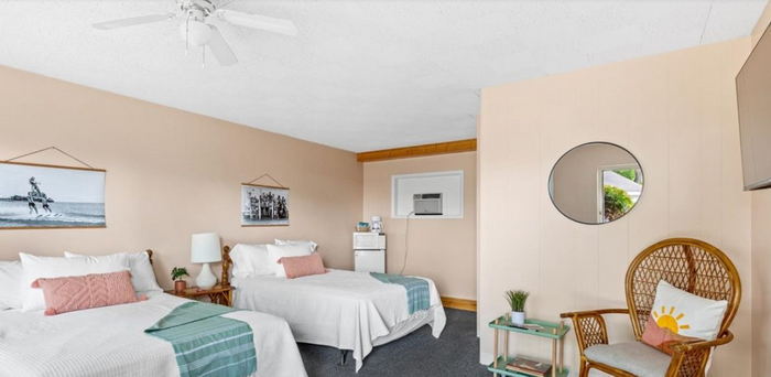 Motel Bear Lake (Bella Vista Lodge, Bella Vista Motor Lodge) - Web Listing (newer photo)